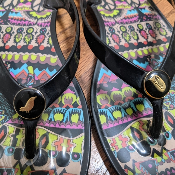 Like New Flip Flops, Size 7 - Picture 5 of 9